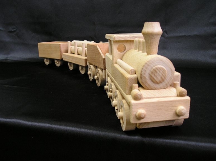 Vagón s dřevem k parní lokomotivě