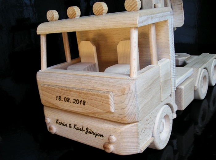 Lesní nákladní vůz, hračka dárek k narozeninám