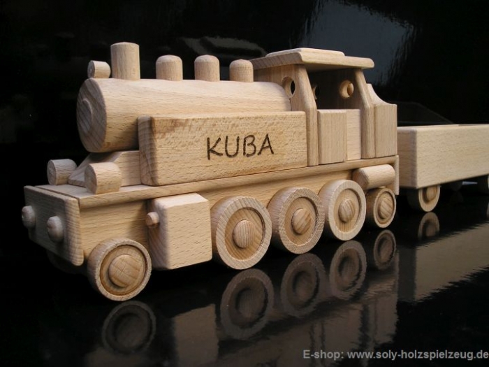 dřevěná lokomotiva hračka dárek