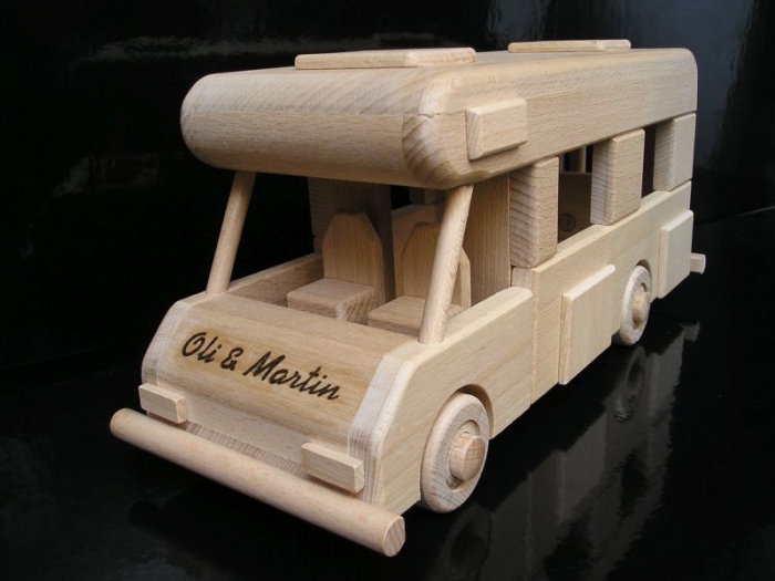 Karavan k narozeninám dřevěný dárek hračka