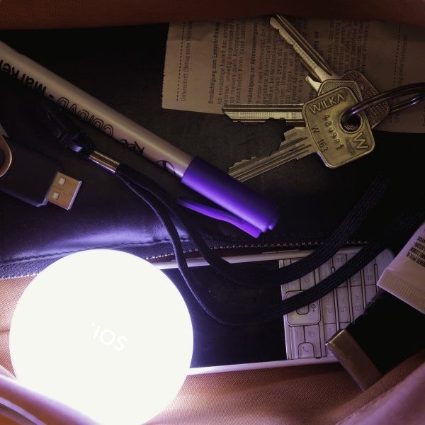 Inteligentní svítilna LED do tašky