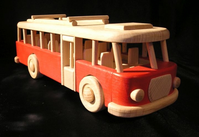 Autobus RTO dřevěný v červeném provedení