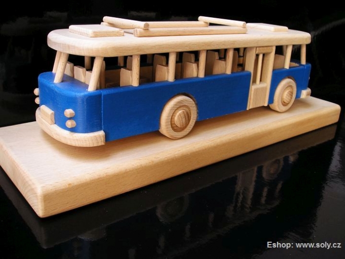 Autobus dárek s dřevěnou podstavou a možným jménem