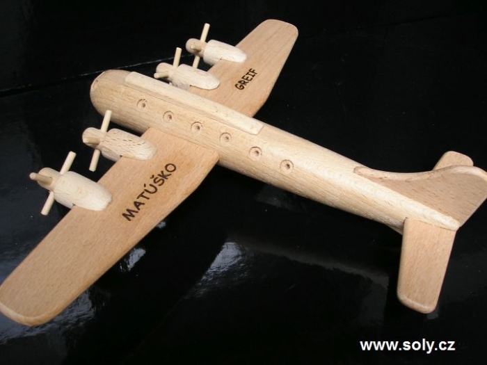 Dřevěné letadlo Boeing s textem pro kluka
