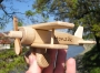 Malé 100 % dřevěné letadlo včetně textu