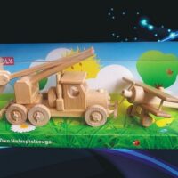Dřevěné hračky, autoplošina a dvouplošník letadlo