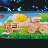 Lesní traktor s vlečkou dřevěná hračka dárkové balení