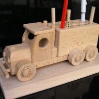 Auto-stojan na propisovačky, tužky, pera