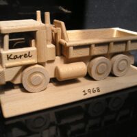 Nákladní automobil na podstavě