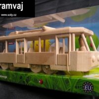 Moderní tramvaj ze dřeva v panoramatickém dárkovém obalu
