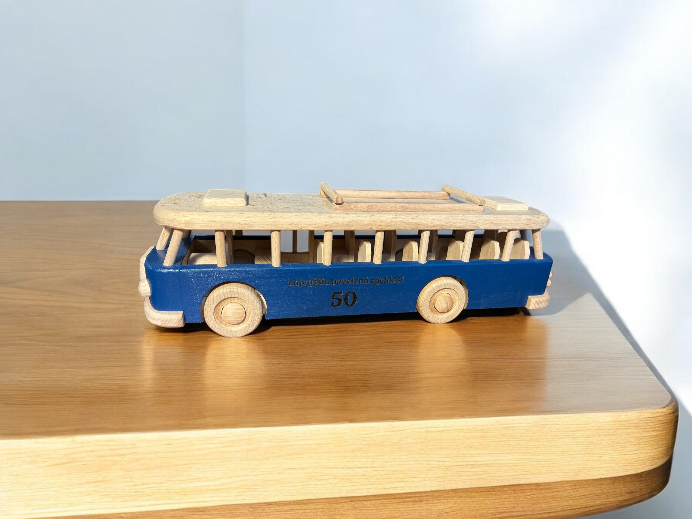 Bus rto dřevěná hračka, dřevěný dárek, červený