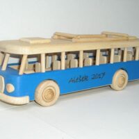 Autobus RTO modrý dárkový na podstavě pro šoféra mhd