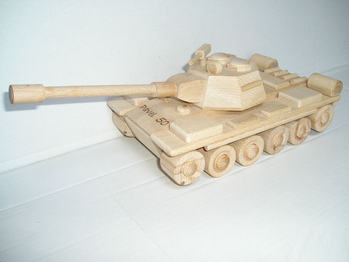 vojenský tank k 50 narozeninám