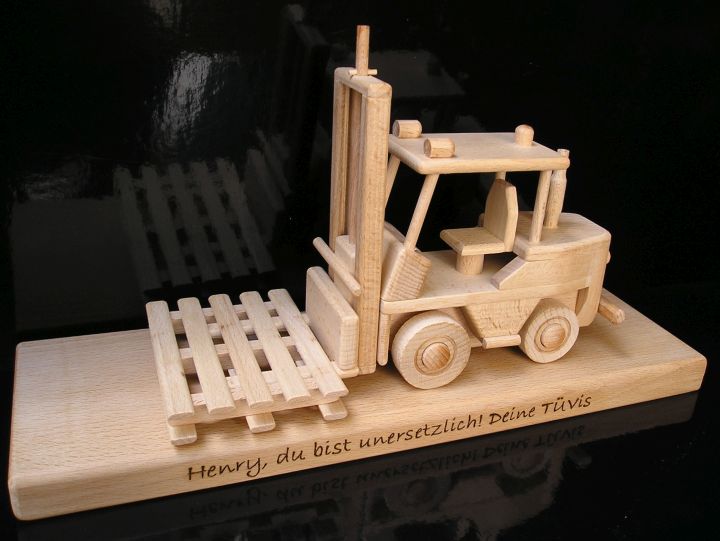 Vysokozdvižný skladový vozík model dárek hračka skladník