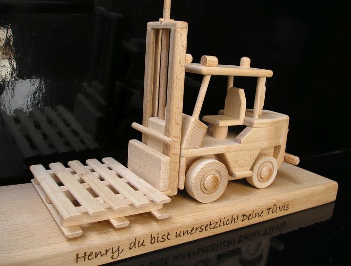 Dárky pro skaldníky, logistiky model vysokozdvižného vozíku