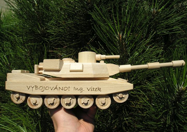 Armádní vojenské dárky tanky k narozeninám do penze