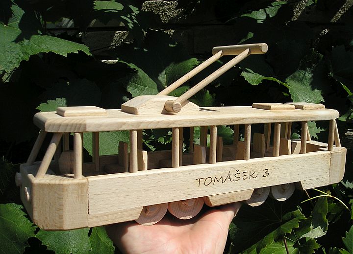 Tramvaj dřevěné hračky historický městský dopravní vůz