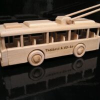 Trolejbus ze dřeva, sběratelský model městského dopravního prostředku hračka