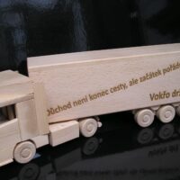 dřevěný dárek pro řidiče kamionu