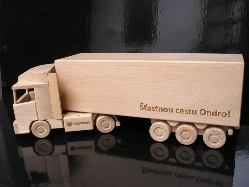truck dřevěný dárek pro řidiče kamionu