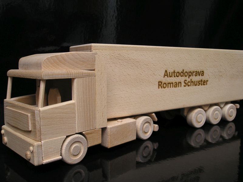 velký truck dřevěný dárek pro řidiče kamionu