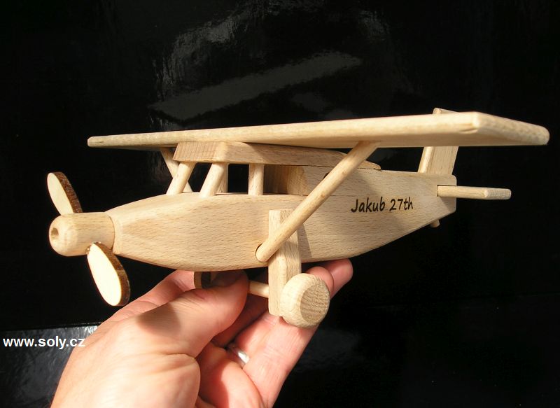 Dřevěné letadlo typ Pilatus dárek