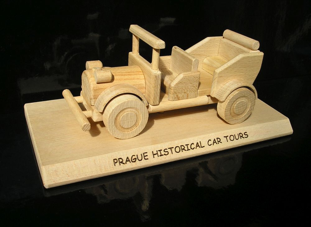 Dřevěné hračky, závodní autko + veterán auto