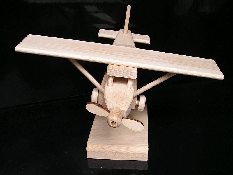 Dárkové letadlo model na dřevěném stojánku Pilatus pro pilota letadel