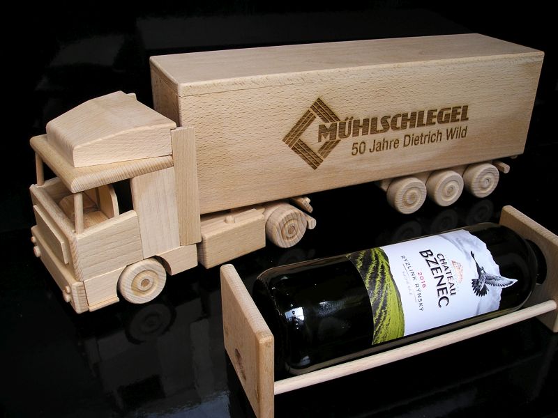 Truck dřevěný dárek pro řidiče kamionu