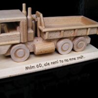 Nákladní automobil na podstavě dárek pro řidiče