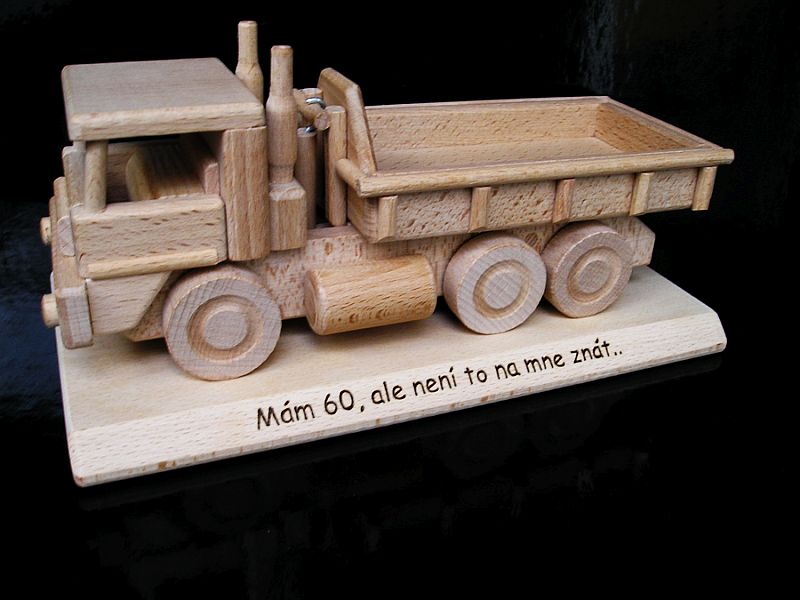Nákladní automobil na podstavě dárek pro řidiče