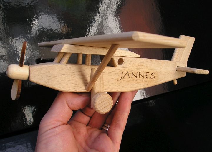 Dřevěné letadlo typ Pilatus dárek pro pilota do penze