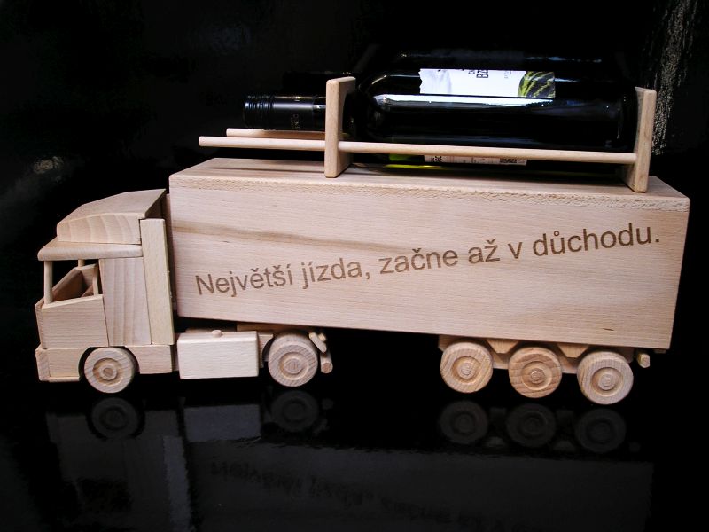 Velký dřevěný dárkový truck kamion do penze, důchodu šéfa