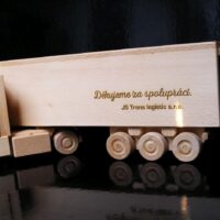 dřevěný dárek pro řidiče kamionu js trans logistic