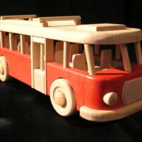 Autobus ze dřeva – dárek pro zaměstnance dopravního podniku