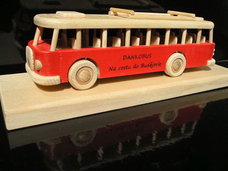 autobus dřevěný dárek, hračka autobus