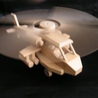 Vojenská helikoptéra dřevěná hračka