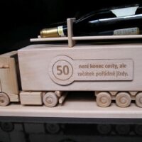 Dřevěný truck kamion k 50 narozeninám dárek pro řidiče