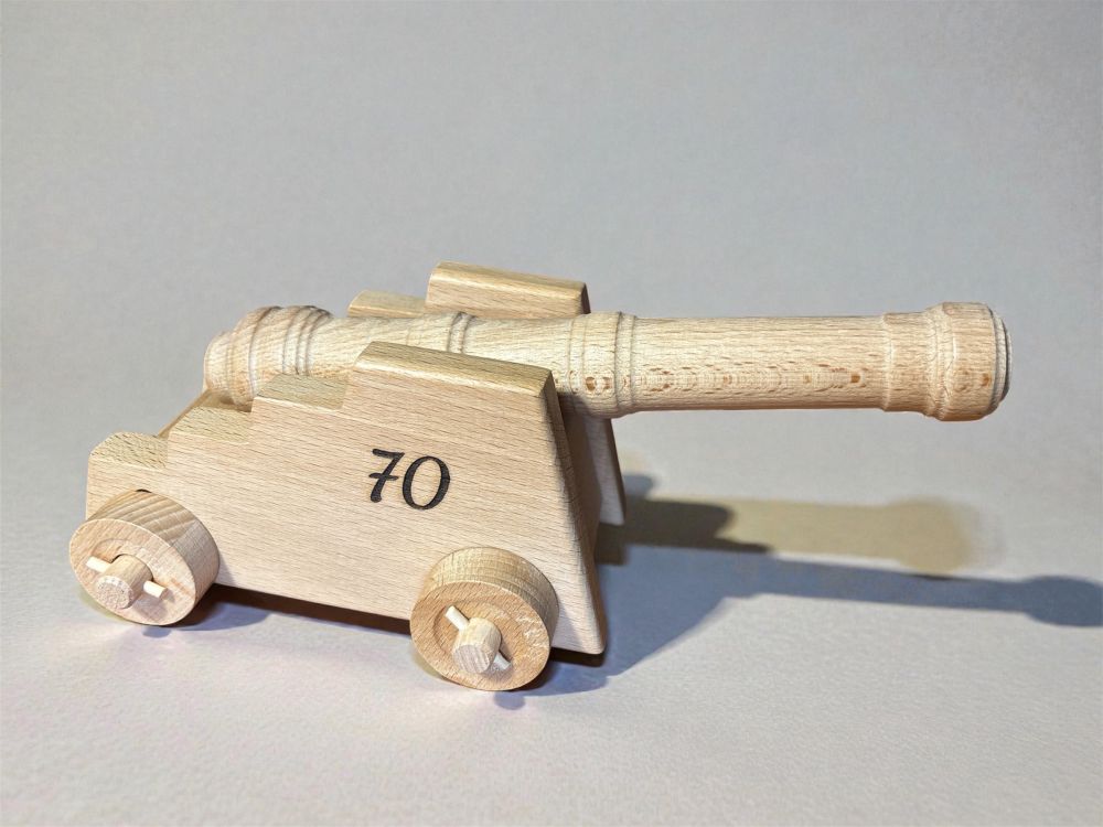 Kanón ze dřeva, model historického děla