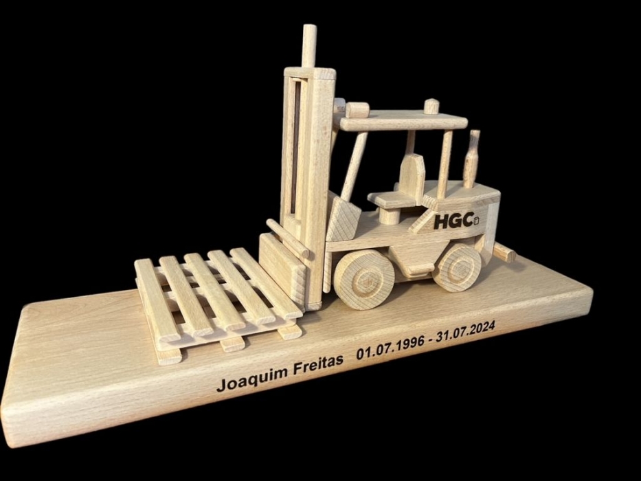 Dřevěný vysokozdvižný vozík dárek logistika