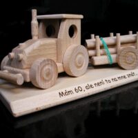 Traktor dřevěné dárky k narozeninám zemědělec