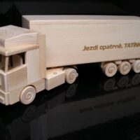 dřevěný dárek pro řidiče kamionu pro tatínka k narozeninám Kamion