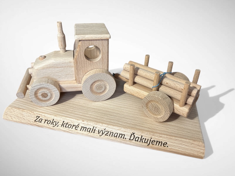 Dřevěný traktor se jménem a textem, dárek traktoristu muže