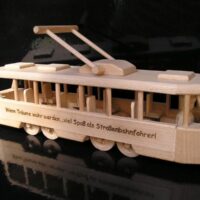 Dřevěná tramvaj – elektrický pouliční vůz jako originální dárek