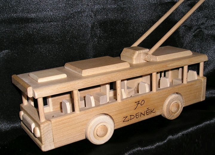 Historický model trolejbusu, ručně vyrobený dárek pro milovníky dopravy