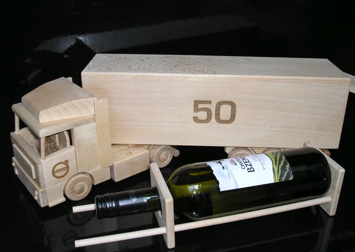 dřevěný dárek k 50 pro řidiče kamionu