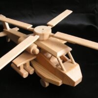 model helikoptéry Apache hračka k narozeninám
