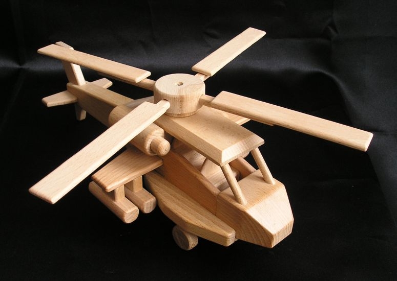 model helikoptéry Apache hračka k narozeninám
