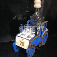 Model traktoru a láhev k 70 narozeninám