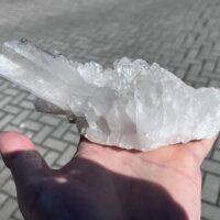 Křišťálová drúza s velkou špicí